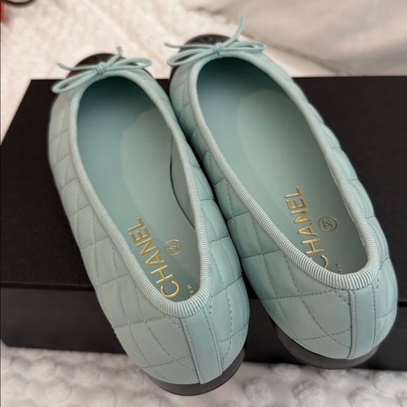 CHANEL Light Blue Black Toe Ballerina Flats Lambskin 38 Brand New in Box - Picture 3 of 14